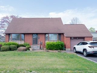 9 Goshen Street, Deer Park, NY 11729