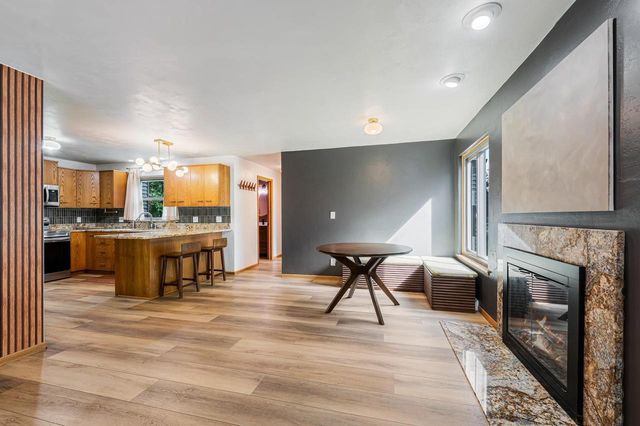 1730 N BRIARCLIFF DRIVE, Appleton, WI 54915