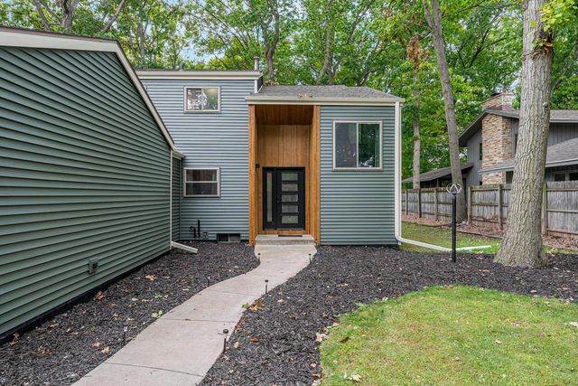 1730 N BRIARCLIFF DRIVE, Appleton, WI 54915