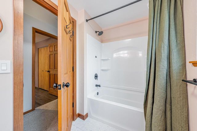 1730 N BRIARCLIFF DRIVE, Appleton, WI 54915
