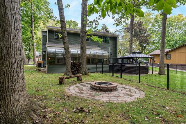 1730 N BRIARCLIFF DRIVE, Appleton, WI 54915