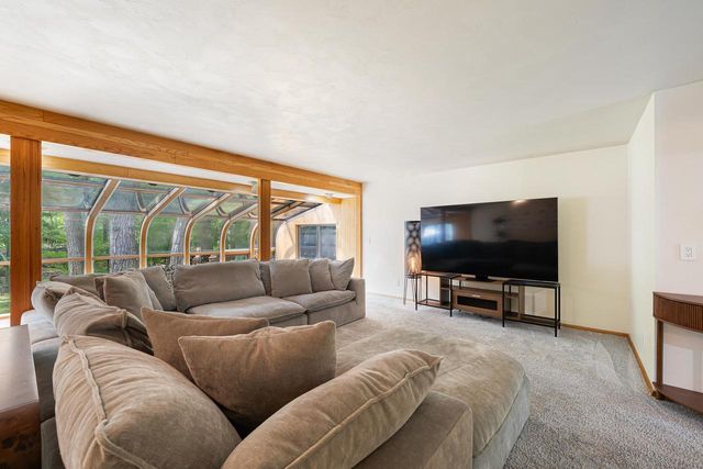 1730 N BRIARCLIFF DRIVE, Appleton, WI 54915