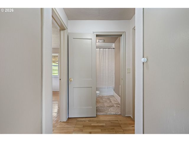 1746 W 9TH Pl, Eugene, OR 97402