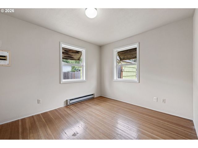 1746 W 9TH Pl, Eugene, OR 97402