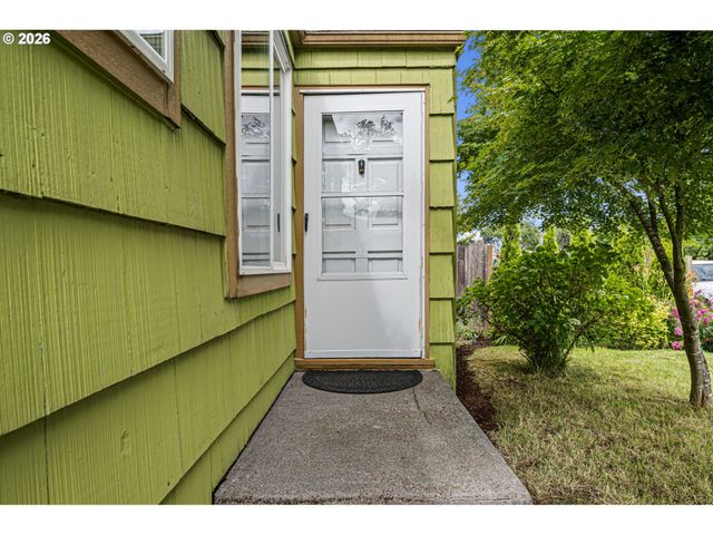 1746 W 9TH Pl, Eugene, OR 97402