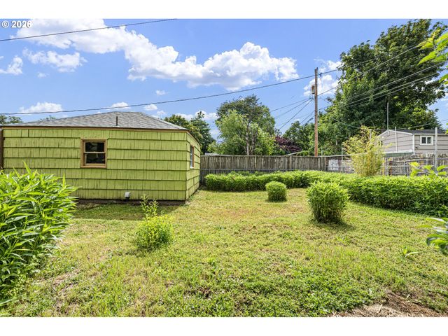 1746 W 9TH Pl, Eugene, OR 97402