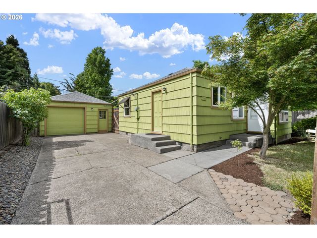 1746 W 9TH Pl, Eugene, OR 97402