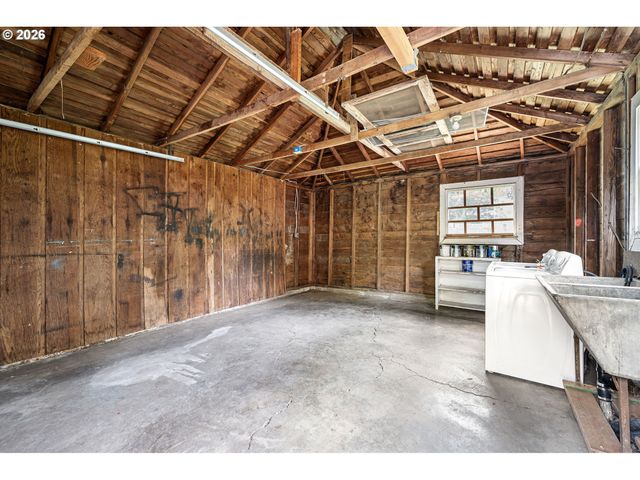 1746 W 9TH Pl, Eugene, OR 97402