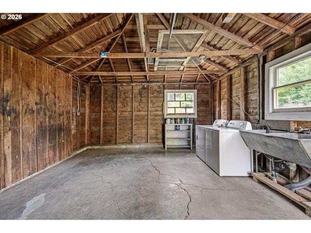 1746 W 9TH Pl, Eugene, OR 97402