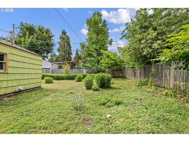 1746 W 9TH Pl, Eugene, OR 97402