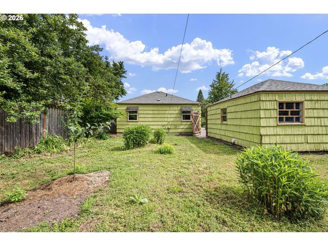 1746 W 9TH Pl, Eugene, OR 97402
