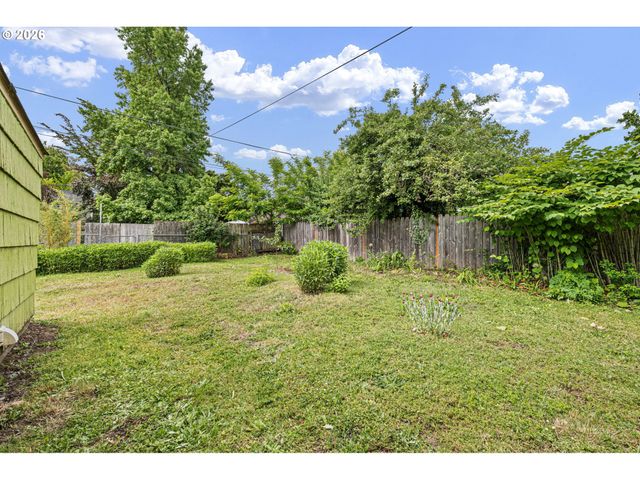 1746 W 9TH Pl, Eugene, OR 97402