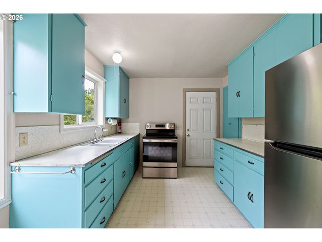 1746 W 9TH Pl, Eugene, OR 97402