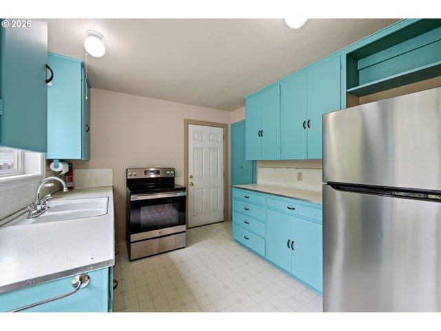 1746 W 9TH Pl, Eugene, OR 97402