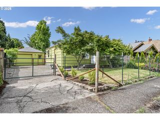 1746 W 9TH Pl, Eugene, OR 97402