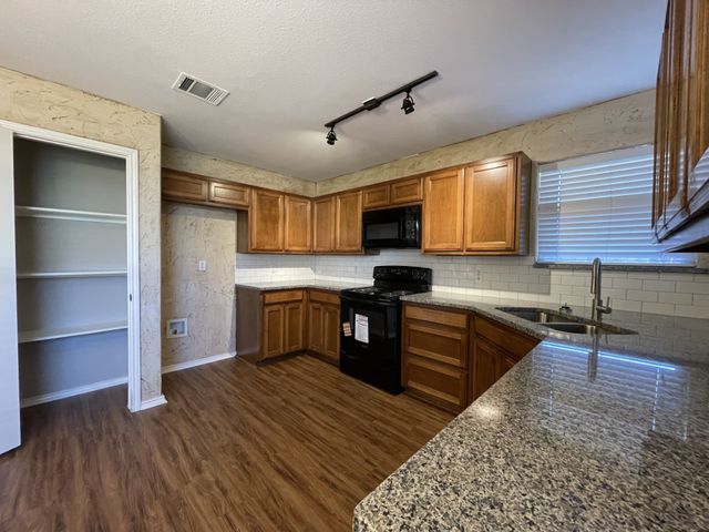 2504 Buffalo Run, Burleson, TX 76028