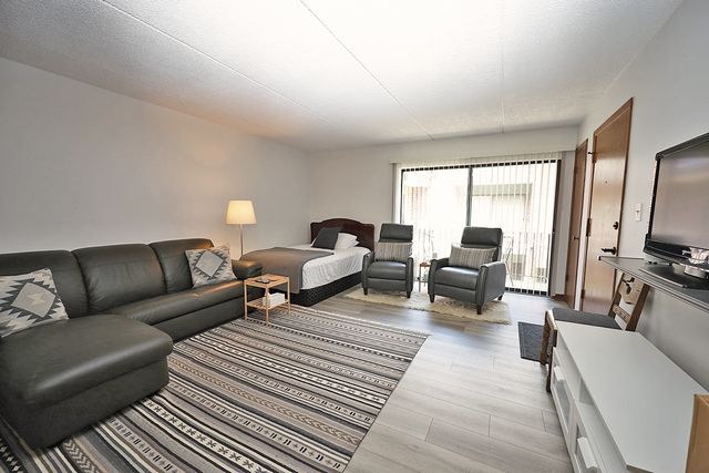 4946 Douglas Road 202, Downers Grove, IL 60515