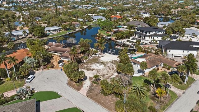 5448 AZURE WAY, Sarasota, FL 34242