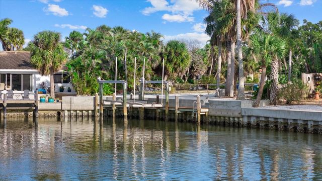 5448 AZURE WAY, Sarasota, FL 34242