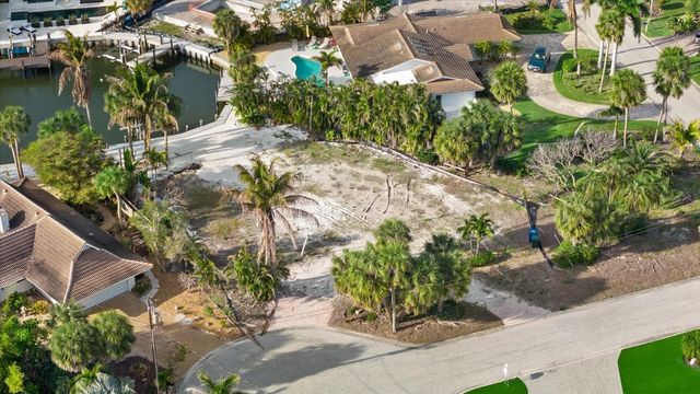 5448 AZURE WAY, Sarasota, FL 34242
