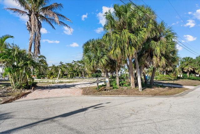 5448 AZURE WAY, Sarasota, FL 34242
