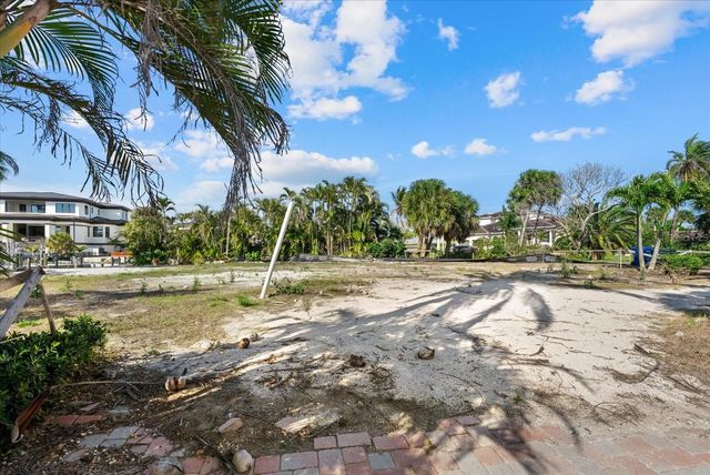 5448 AZURE WAY, Sarasota, FL 34242
