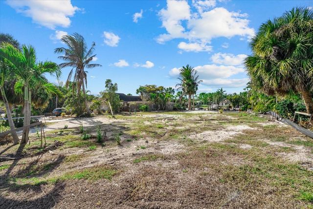 5448 AZURE WAY, Sarasota, FL 34242
