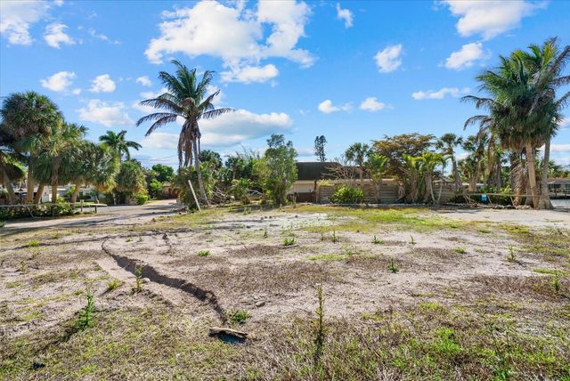 5448 AZURE WAY, Sarasota, FL 34242