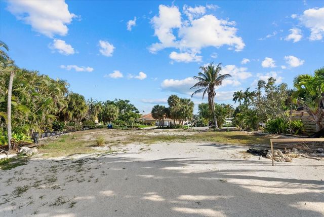 5448 AZURE WAY, Sarasota, FL 34242
