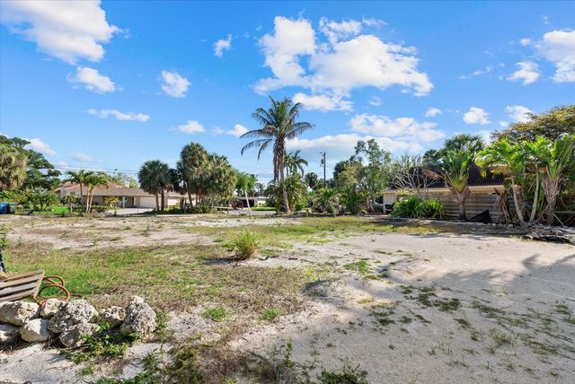 5448 AZURE WAY, Sarasota, FL 34242