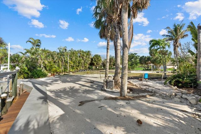 5448 AZURE WAY, Sarasota, FL 34242