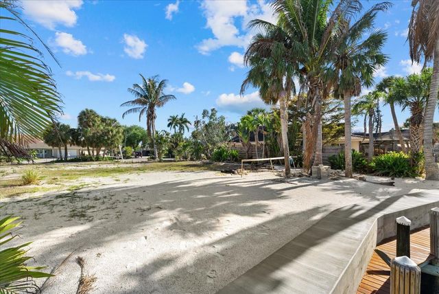5448 AZURE WAY, Sarasota, FL 34242