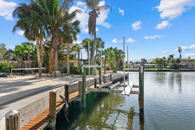 5448 AZURE WAY, Sarasota, FL 34242