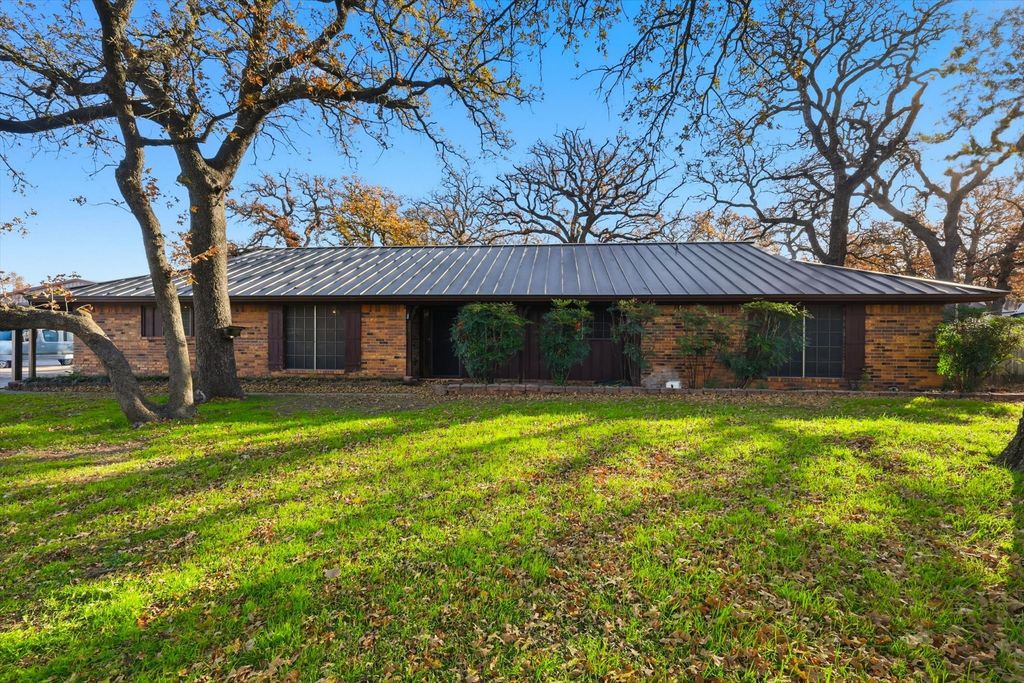 105 Corral Drive, Fort Worth, TX 76244