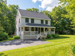 162 Lakeside Oaks Drive, Barrington, NH 03825