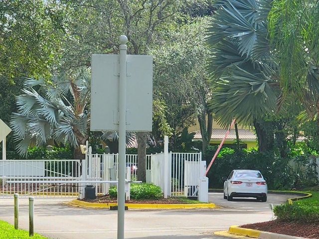 6171 Swans Ter, Coconut Creek, FL 33073
