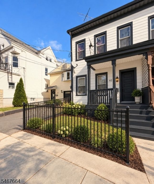 425 Catherine St, Elizabeth City, NJ 07201 — photo 2