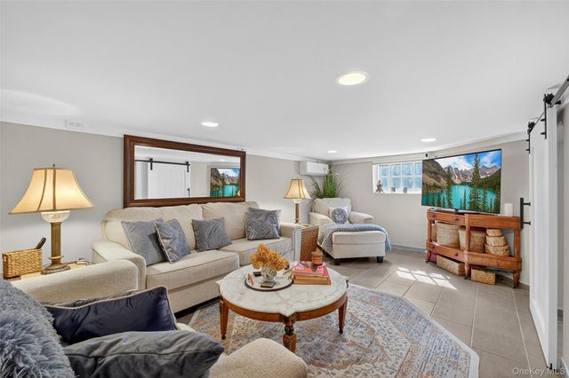 33 Brook Avenue, Hopewell Junction, NY 12533