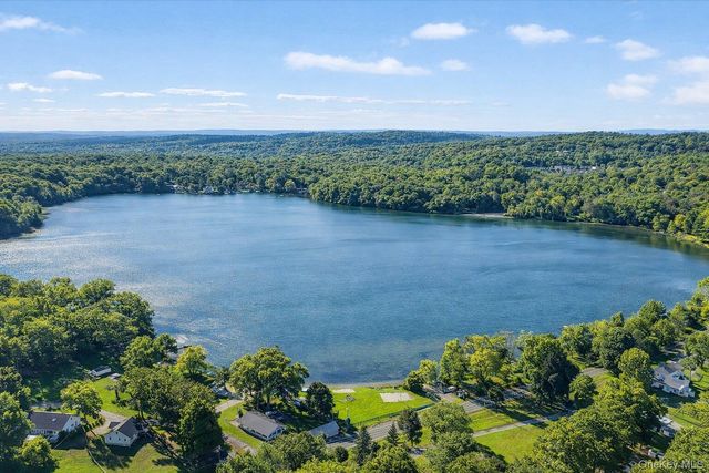 33 Brook Avenue, Hopewell Junction, NY 12533