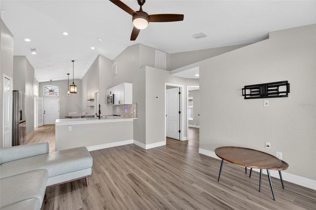 523 NAPA VALLEY CIRCLE, Valrico, FL 33594