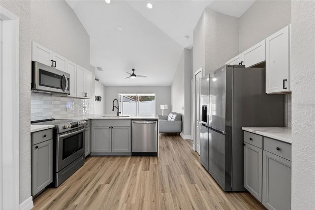 523 NAPA VALLEY CIRCLE, Valrico, FL 33594