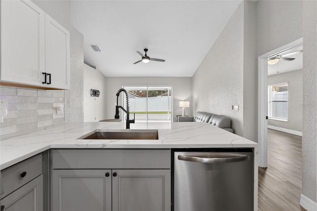 523 NAPA VALLEY CIRCLE, Valrico, FL 33594