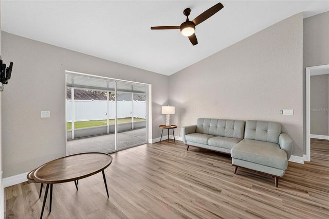 523 NAPA VALLEY CIRCLE, Valrico, FL 33594