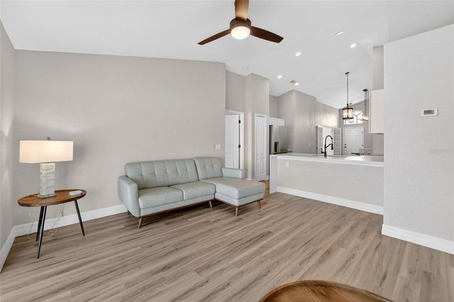 523 NAPA VALLEY CIRCLE, Valrico, FL 33594