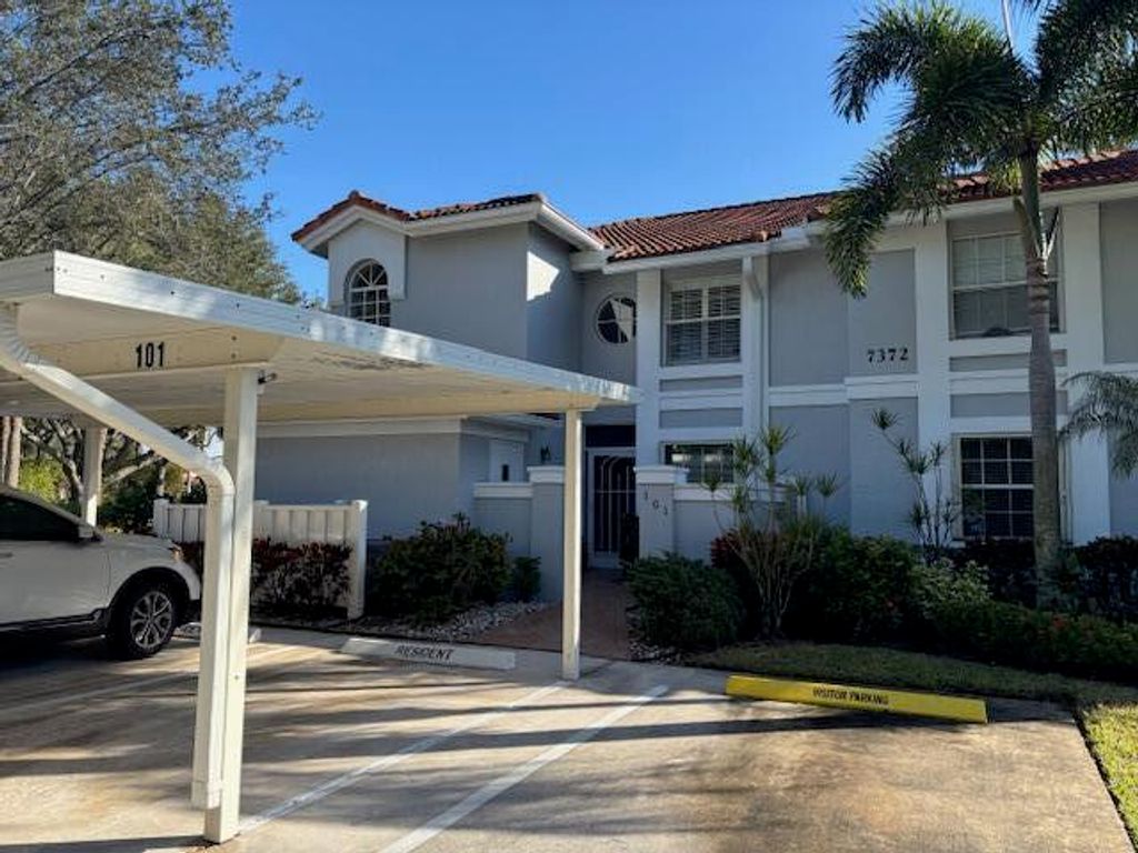7372 Lake Meadow Way 101, Boynton Beach, FL 33437