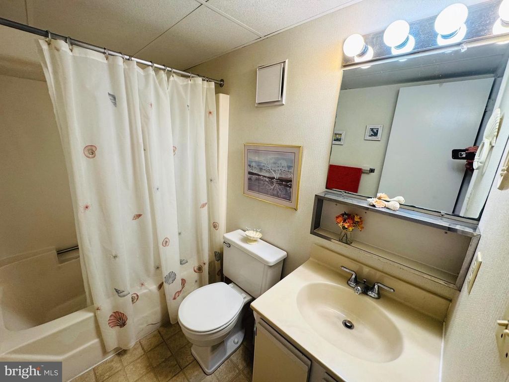 Image 13 of property listing at 2 80TH ST #212, Ocean City, MD 21842