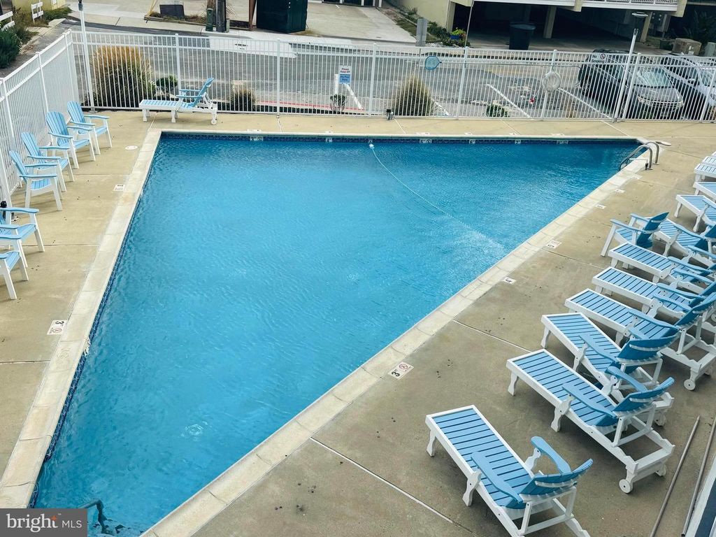 Image 3 of property listing at 2 80TH ST #212, Ocean City, MD 21842