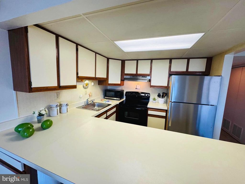 Image 8 of property listing at 2 80TH ST #212, Ocean City, MD 21842