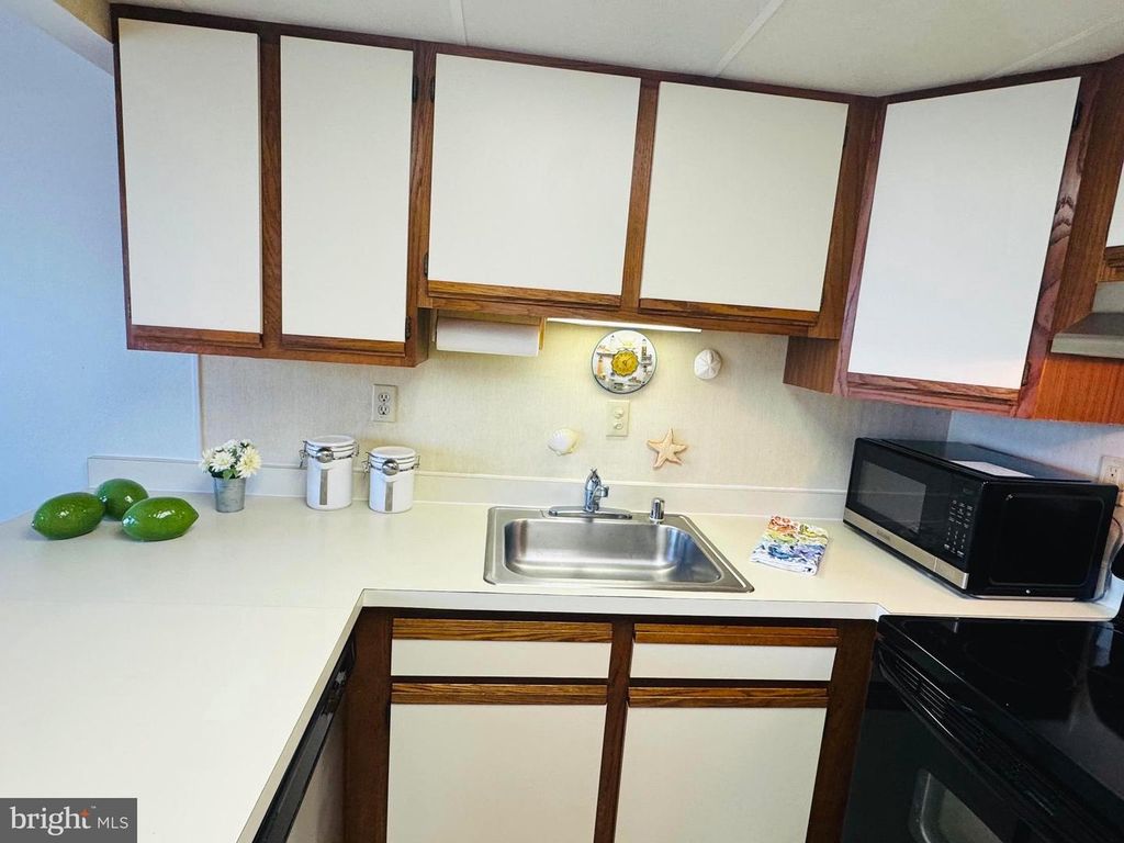 Image 9 of property listing at 2 80TH ST #212, Ocean City, MD 21842