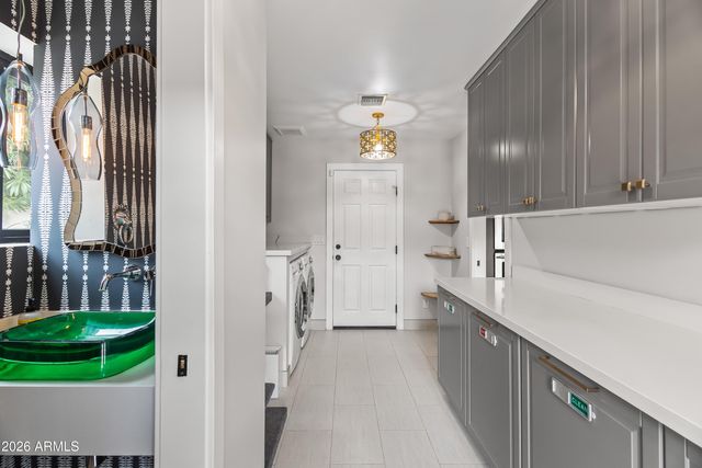 9202 N 83RD Place, Scottsdale, AZ 85258